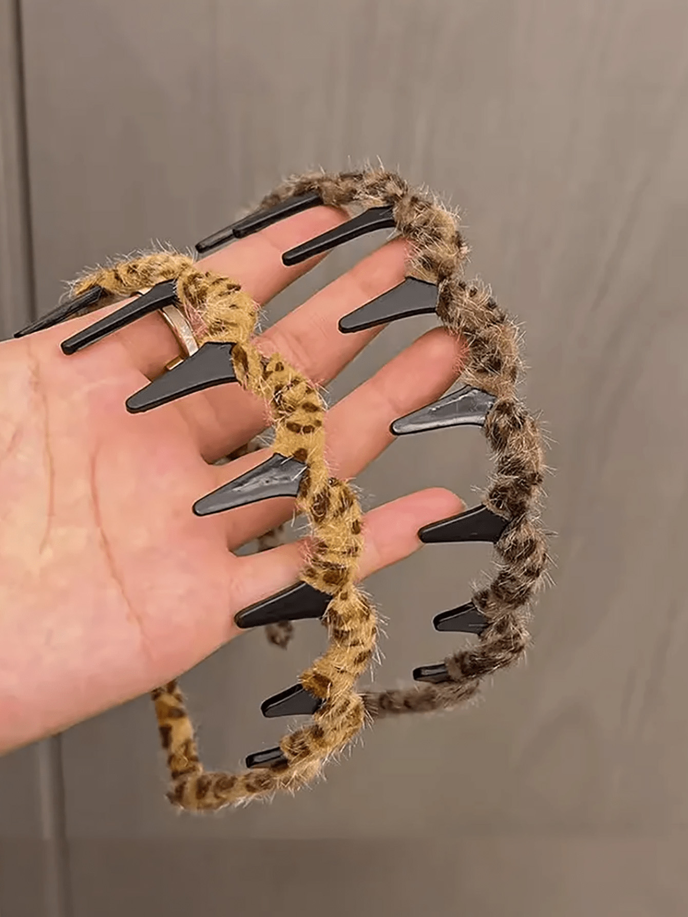 Women Accessories Shop Design - عصابة رأس مموجة بطبعة جلد الفهد