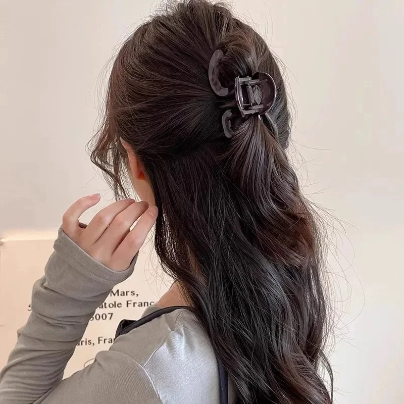 مشبك شعر بتصميم هندسي للنساء،  - مراجعة Women Accessories Shop Design وسعره