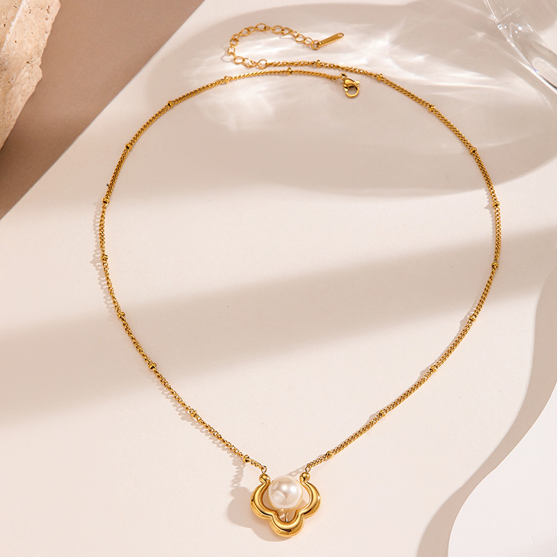 قلادة لؤلؤية على الطراز الصيني - مراجعة Charm Necklace Dainty وسعره