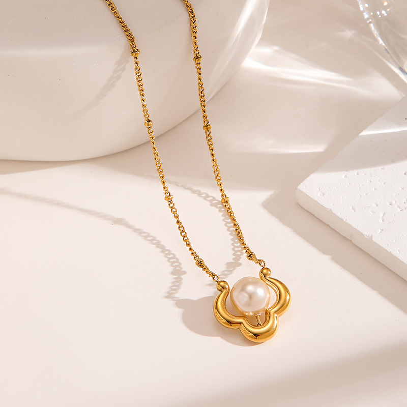 قلادة لؤلؤية على الطراز الصيني - مراجعة Charm Necklace Dainty وسعره