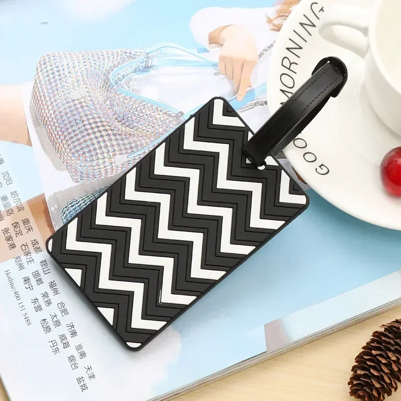 علامات الأمتعة الهندسية للنساء - مراجعة Women Accessories Name وسعره